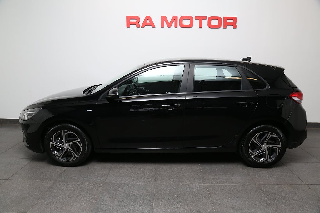 Hyundai i30 1,5 T-GDI 48V MHEV 159hk Essential Aut Drag Nybilsg 2022