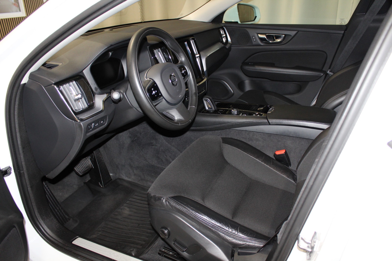 Volvo V60 T6 Twin Engine AWD 340HK, Drag, 360, HUD, Navi, S&V-hju 2020 - miniatyr 14