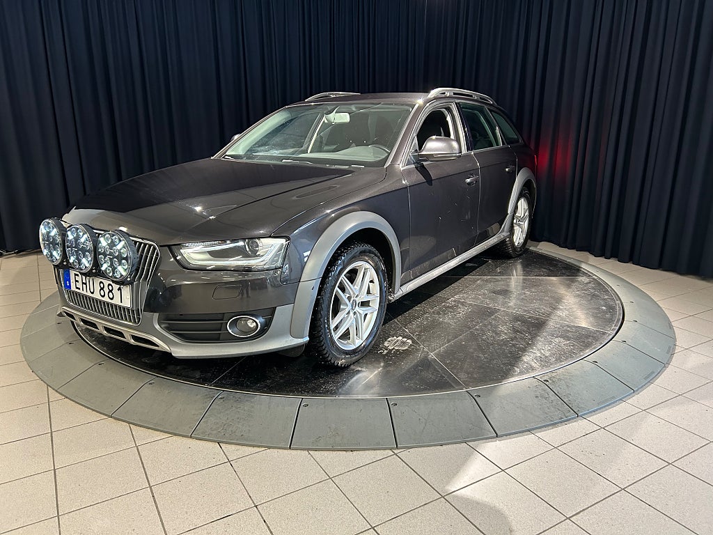 Audi A4 Allroad Quattro 2.0 TDI DPF DRAGKROK Extra-lampor 150hk
