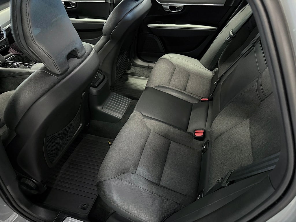 Volvo V90 Recharge T6 AWD Core Edition Adaptiv Fart Drag Värmare bild 15