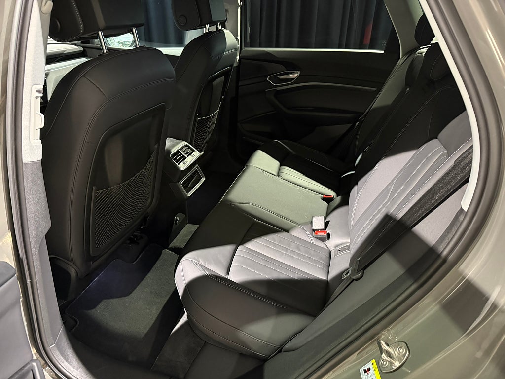 Audi q8-e-tron 2024 - miniatyr 12