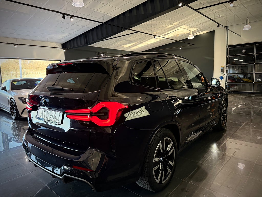 BMW iX3 M Sport Glastak Cockpit Läder Drag - bild 33