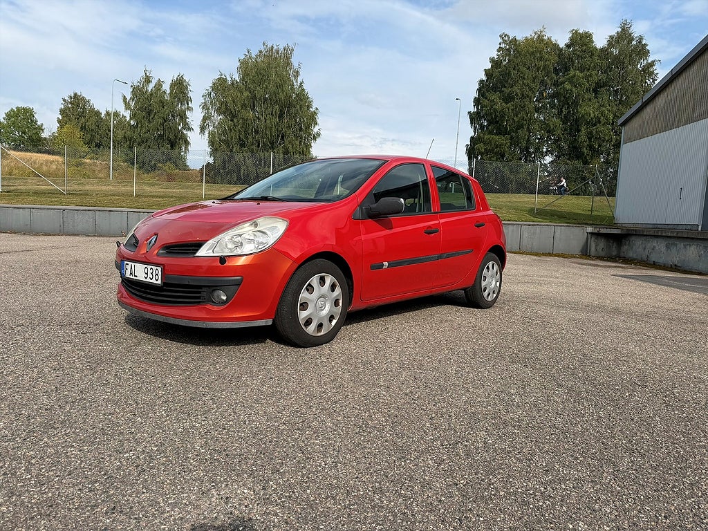 Renault Clio 5-dörrars Halvkombi 1.2 Manuell, 75hk