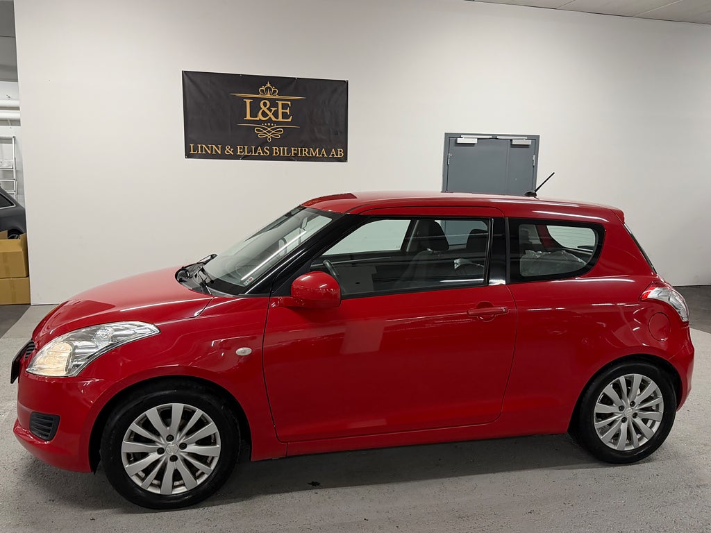 Suzuki Swift 3-dörrar 1.2 DOHC 16V VVT 1ÅRSGARANTI/DRAG/USB/KAMKEDJA