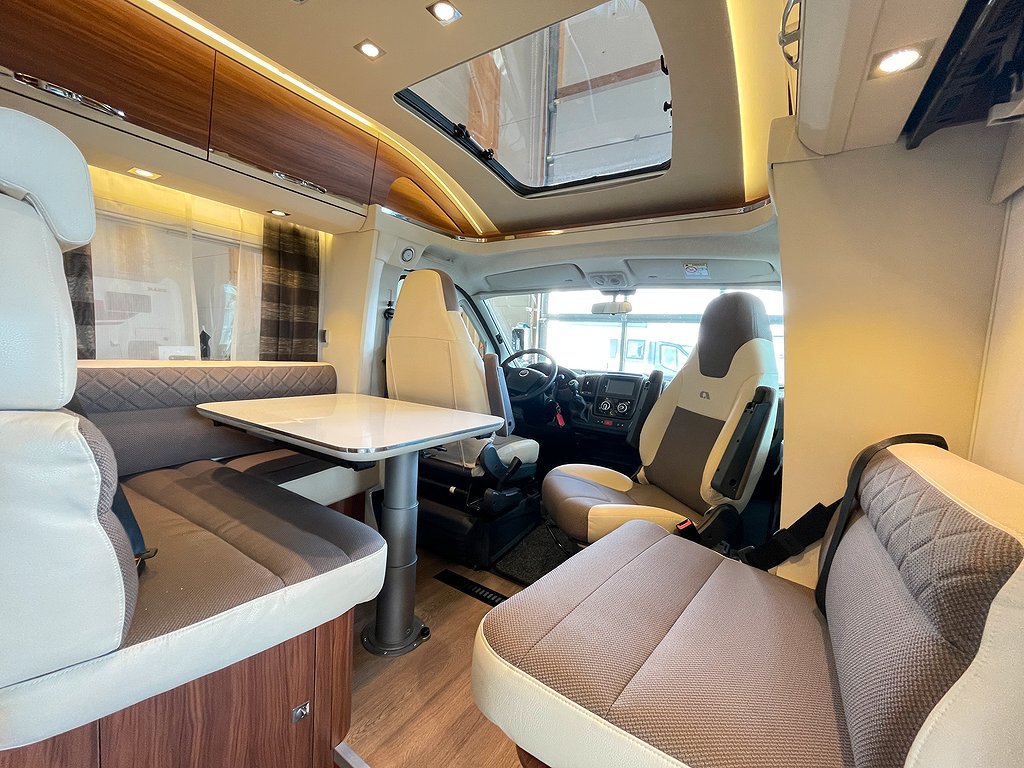 Adria Coral 670 SLT /Solcell/Badrum bak/Ugn/Fint skick/L-bädd - Adria