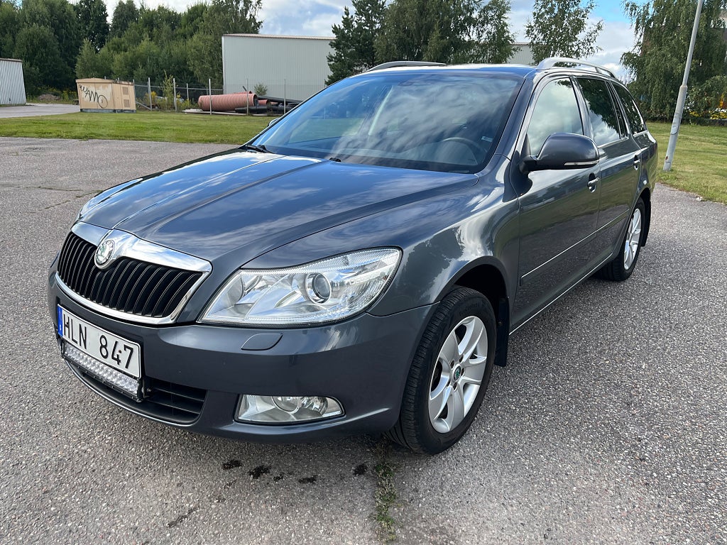 Skoda Octavia Kombi 1.8 TSI Elegance,Ny bes.1,95% ränta