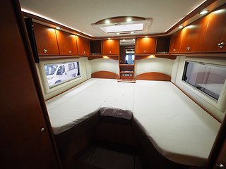 Husbil-halvintegrerad Concorde Charisma 890 LS 10 av 23