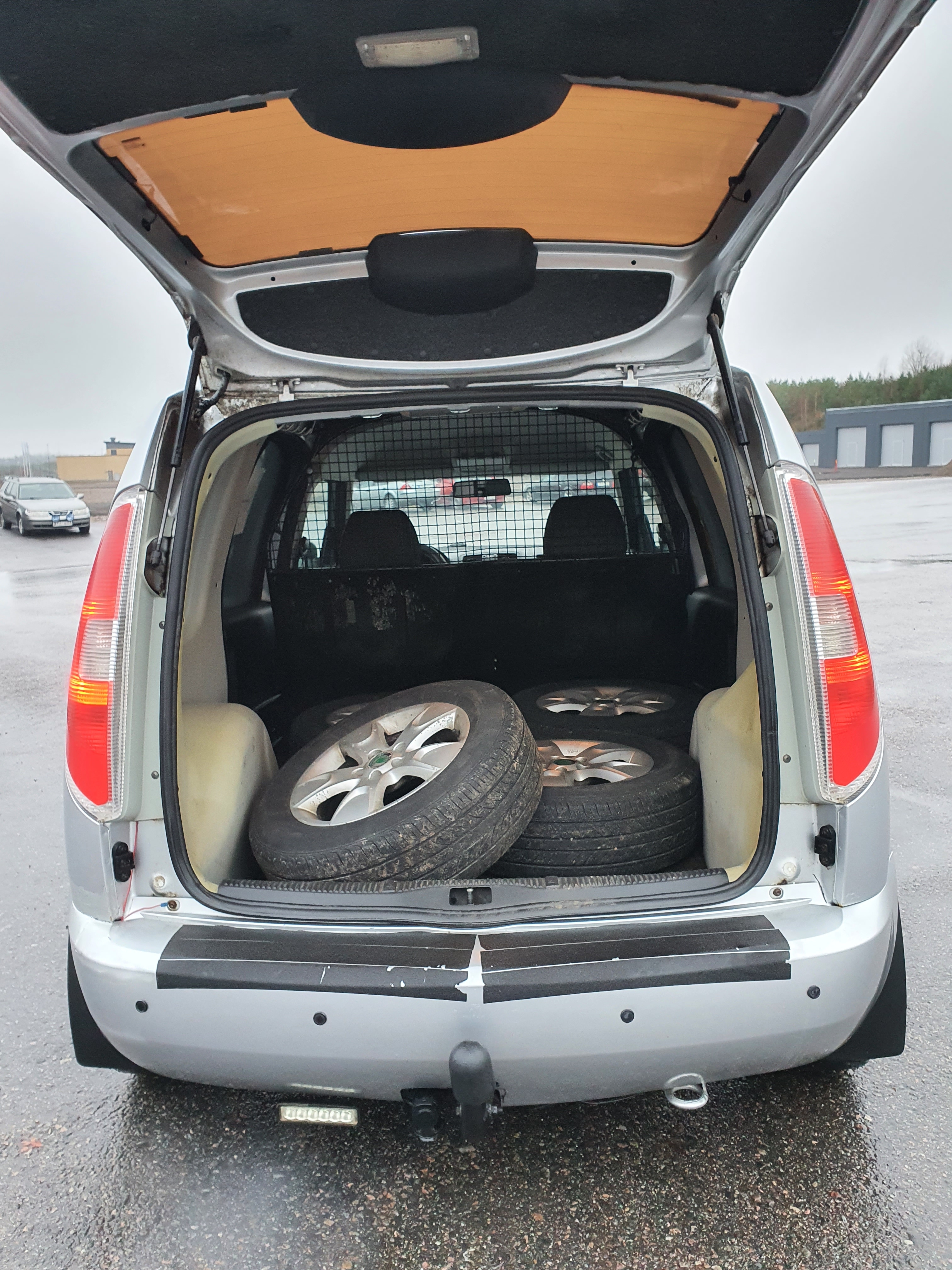 Skoda Roomster Praktik 1.4 TDI 80hk 2008, bild 2/35