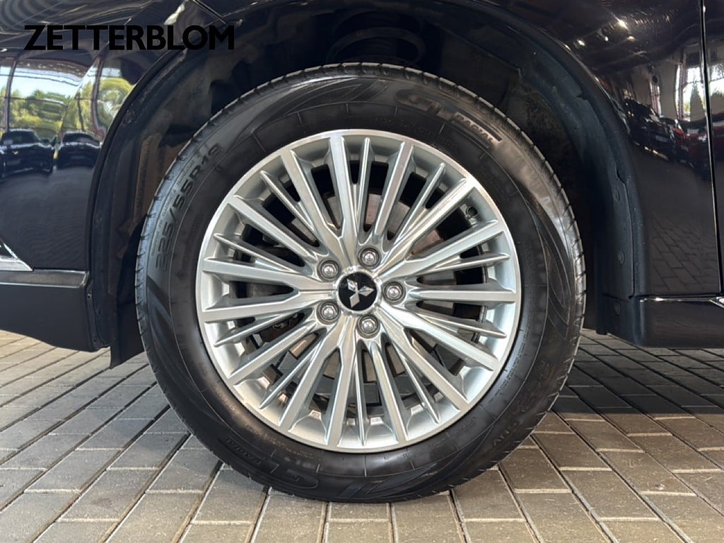 SUV Mitsubishi Outlander 13 av 15