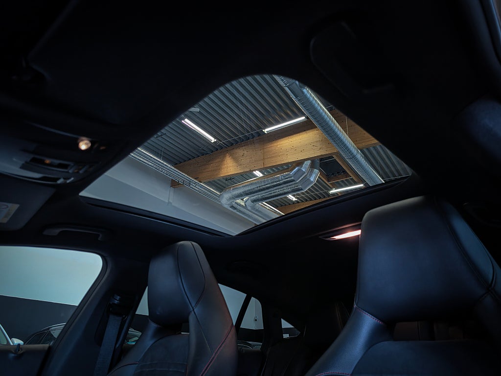 Mercedes-Benz CLA 180 Shooting Brake / AMG / Panorama / Backkamera / Drag