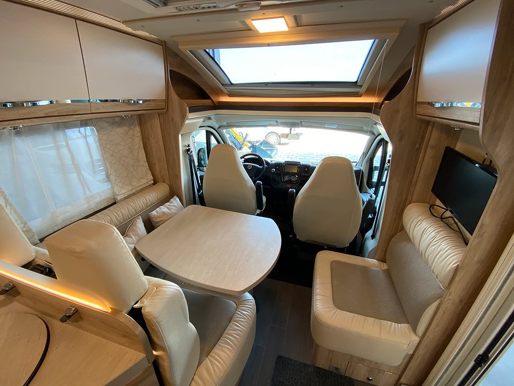 Eura Mobil Profilia 730 EB /ALDE/Solcell/L-bädd/Badrum bak - Eura Mobil