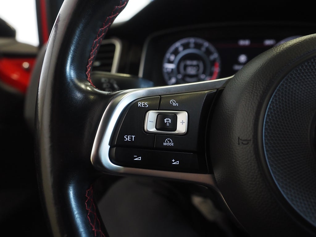 Volkswagen Golf GTI Performance 2.0 TSI 245hk Taklucka Dynaudio Cockpit 2018