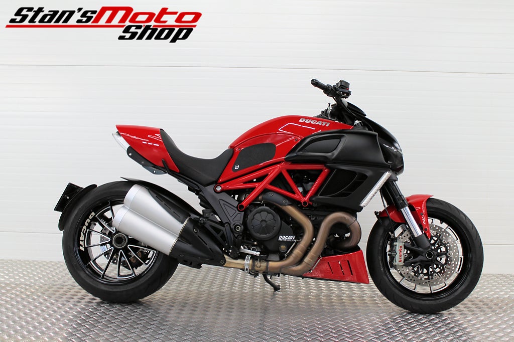 Ducati Diavel Carbon 1200 ABS 