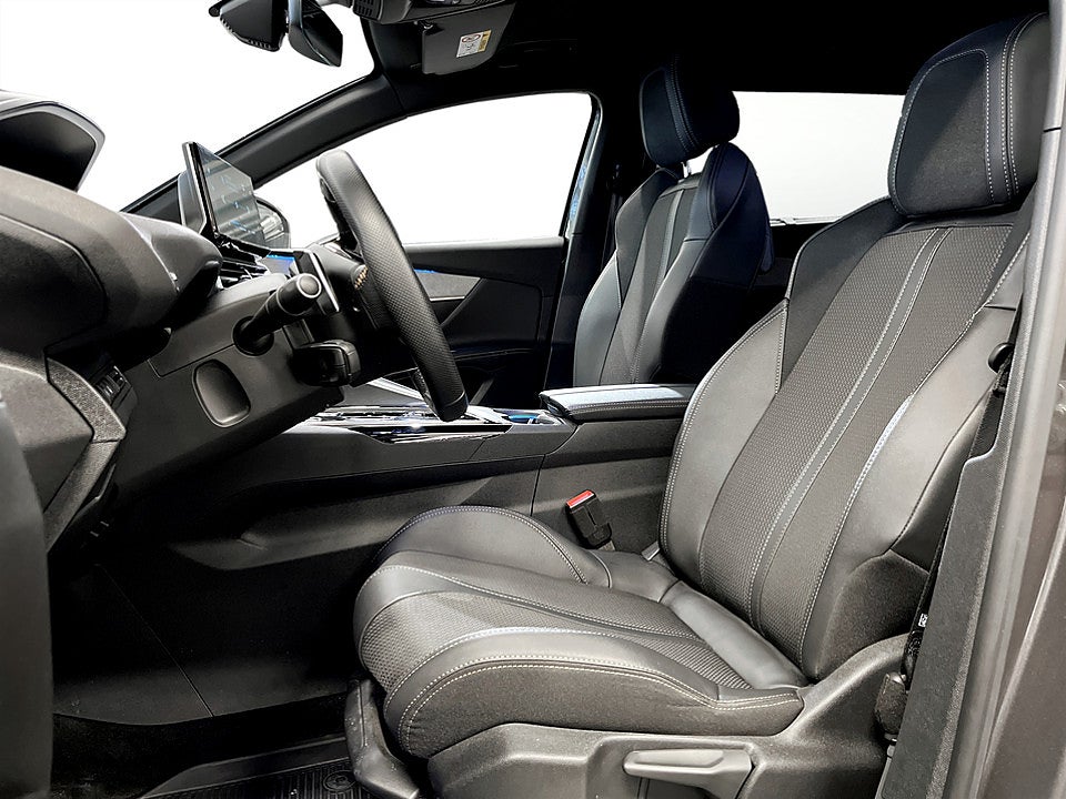 Bild på Peugeot 5008 GT 1.2 PT 130hk Aut 7-SITS B-KAMERA CARPLAY