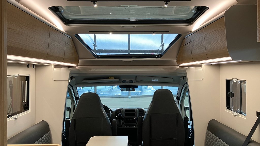 Adria Coral 670 DC Plus / Queenbedd / Automat / Markis /  - Adria
