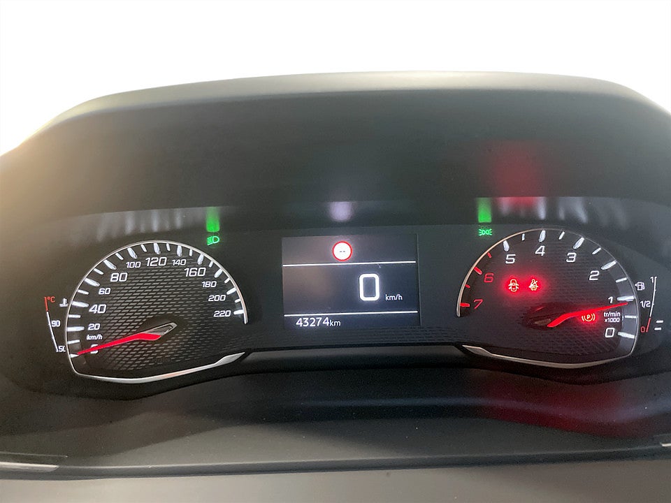 Bild på Peugeot 2008 Active 1.2 PT 100hk KAMPANJRÄNTA 3,99%