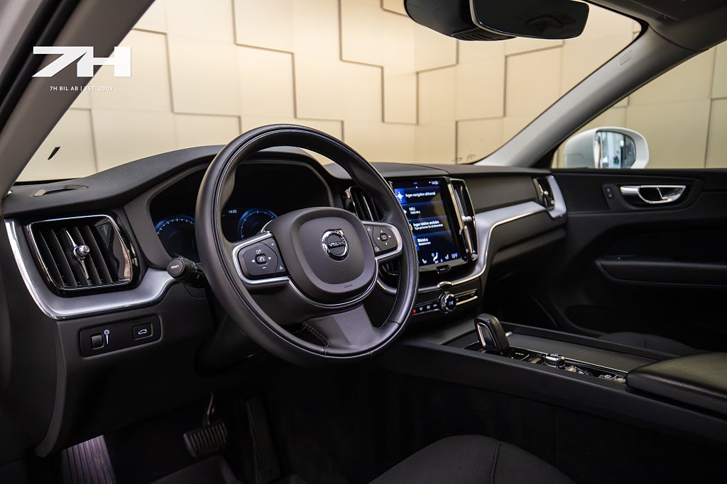 Volvo XC60 B4 Momentum Advanced SE Drag Värmare Keyless Kamera
