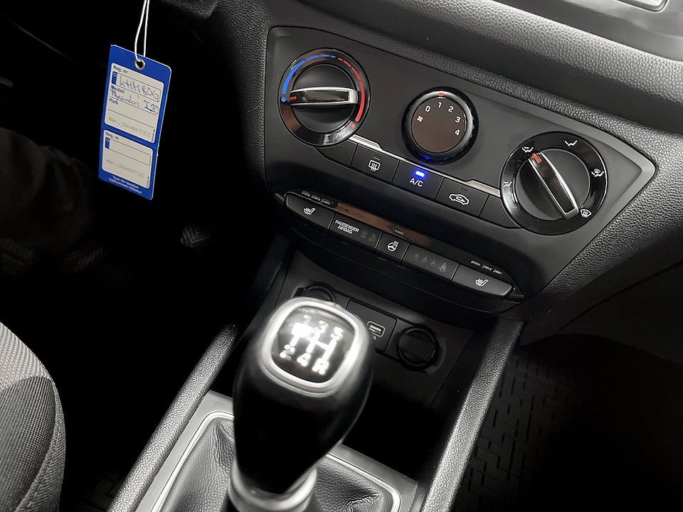 Bild på Hyundai i20 Comfort Premium 1.2 84hk B-KAMERA CARPLAY NYSERVAD