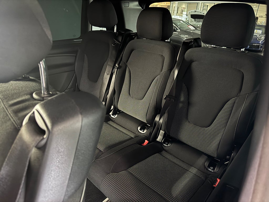 Mercedes-Benz V 300 d 4Matic Lång AMG Värmare Drag Distronic - bild 11