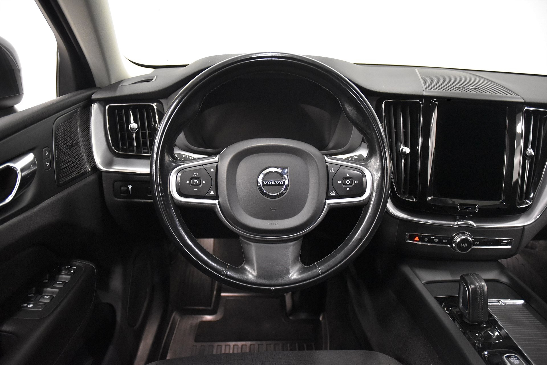 Volvo XC60 2021, kuva 2/10