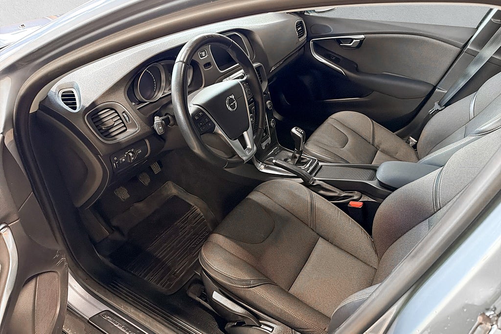 Volvo V40 Cross Country D2 Momentum Fullservad Välvårdad VOC