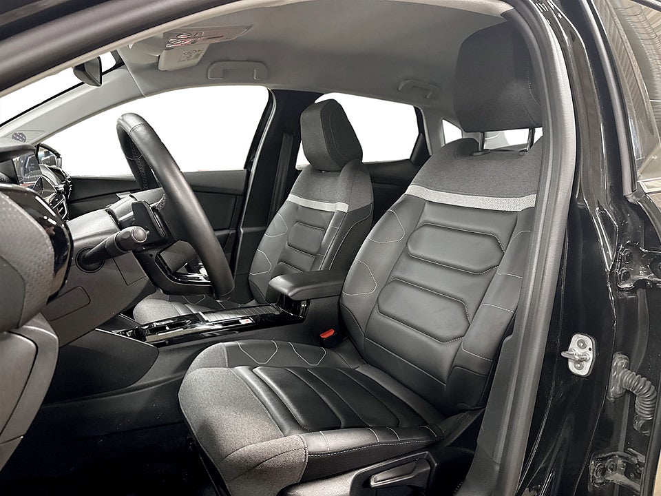 Bild på Citroën C4-X Shine 1.2 PT 130hk Aut B-KAMERA NAVI