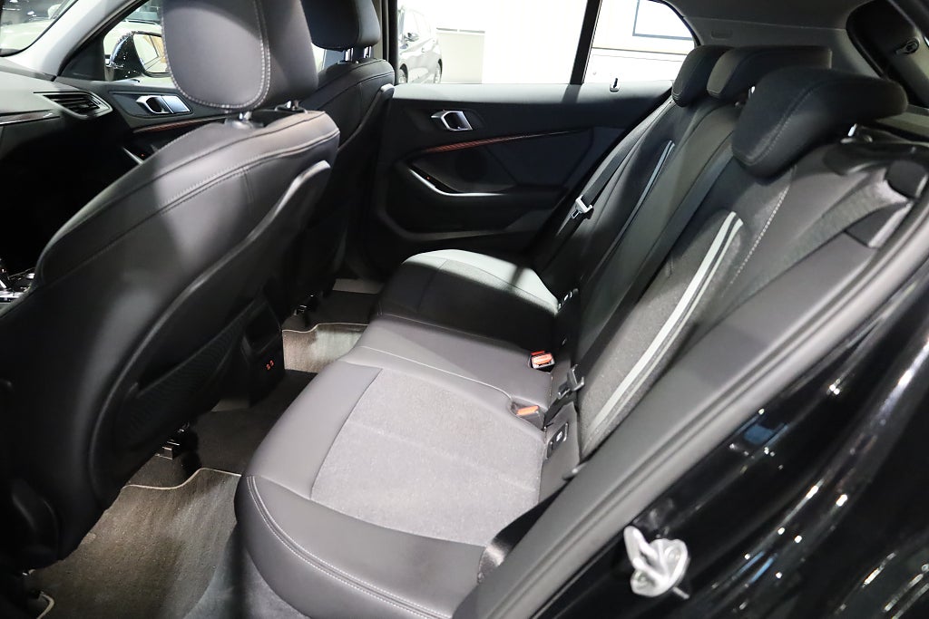 BMW 118I 136hk Sport line Aut Leasbar Navi CarPlay 2022