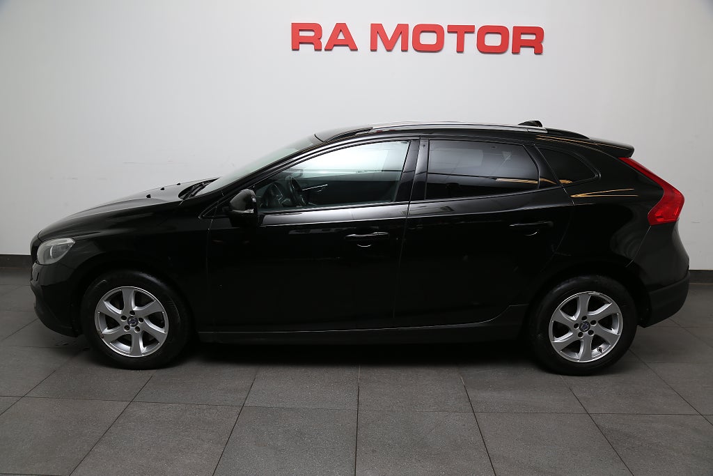 Volvo V40 Cross Country D2 120hk Momentum BE PRO Panorama Värmare/VOC 2016