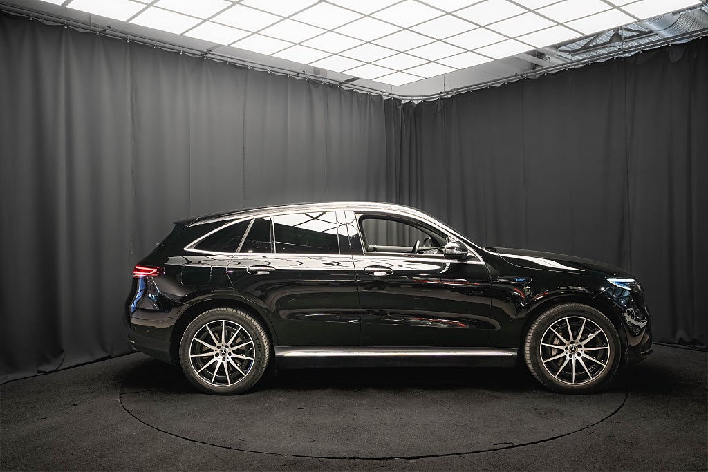 Mercedes-Benz EQC 400 4M AMG DISTRONIC+ KAMERA KEYLESS IHC+ 1-ÄGARE MOMS