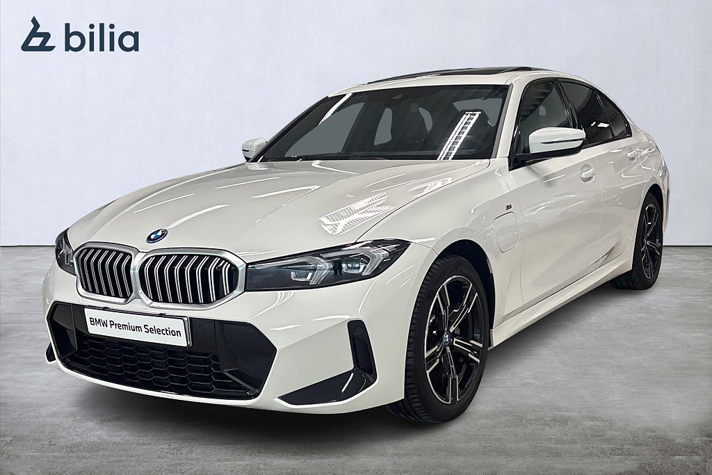 BMW 330e Sedan M-Sport | Taklucka | Tonade rutor | 19" | Navi