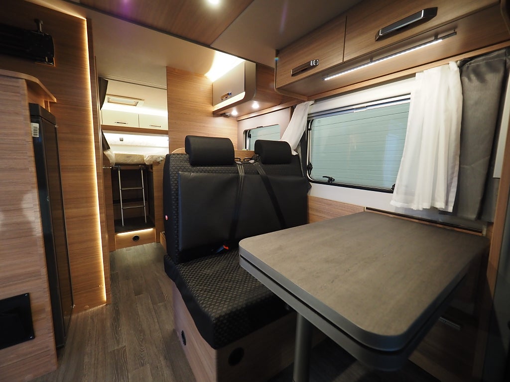 Weinsberg CaraSuite 700 MEG Aut I Markis I Taksäng