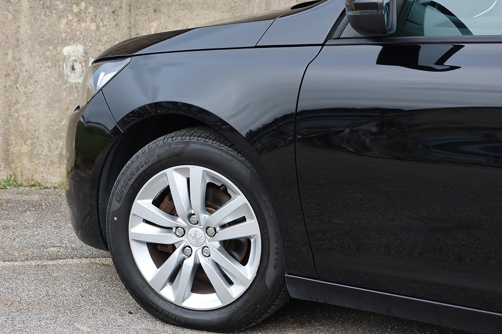 Peugeot 308 1.6 125hk Panorama GPS 756kr Årskatt Låga Mil