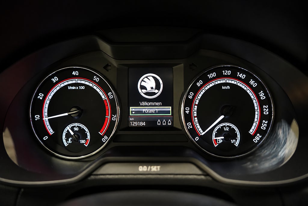 Skoda Octavia RS 2.0 TSI 245hk RS Canton Backkamera Carplay RÄNTA 2,95%