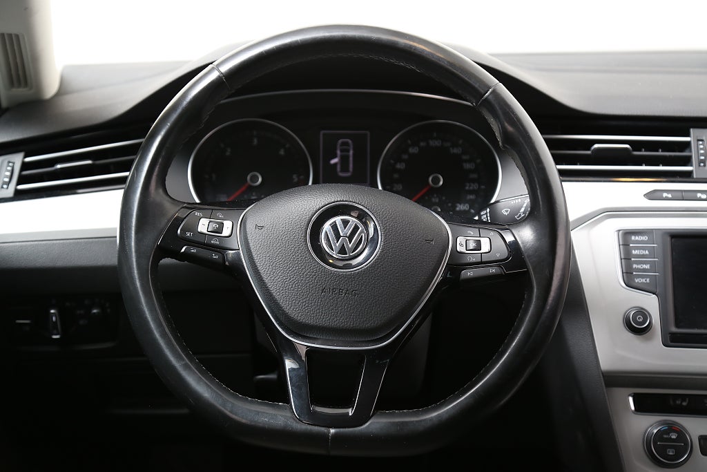 Volkswagen Passat 2,0 TDI 150hk Sportscombi Värmare Dragkrok