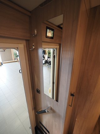 Husbil-halvintegrerad Kabe Travel Master Royal 780 LB 22 av 25