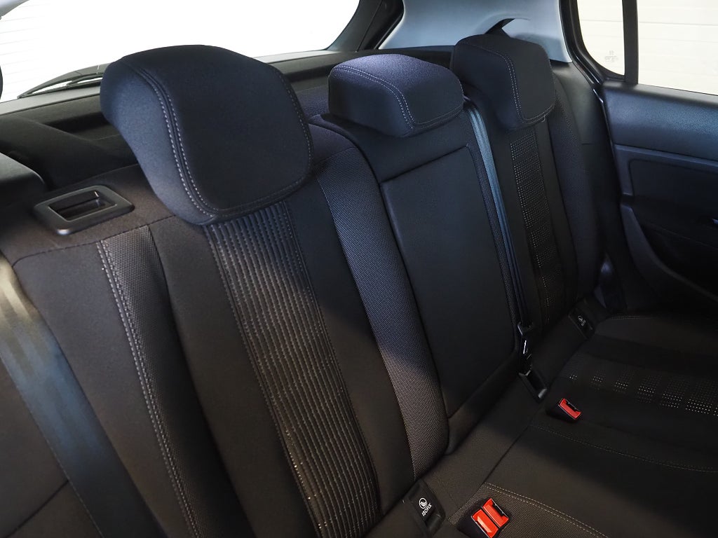 Peugeot 308 1.6 BlueHDi 120hk Automat EAT Allure P-Sensorer Navi 2017