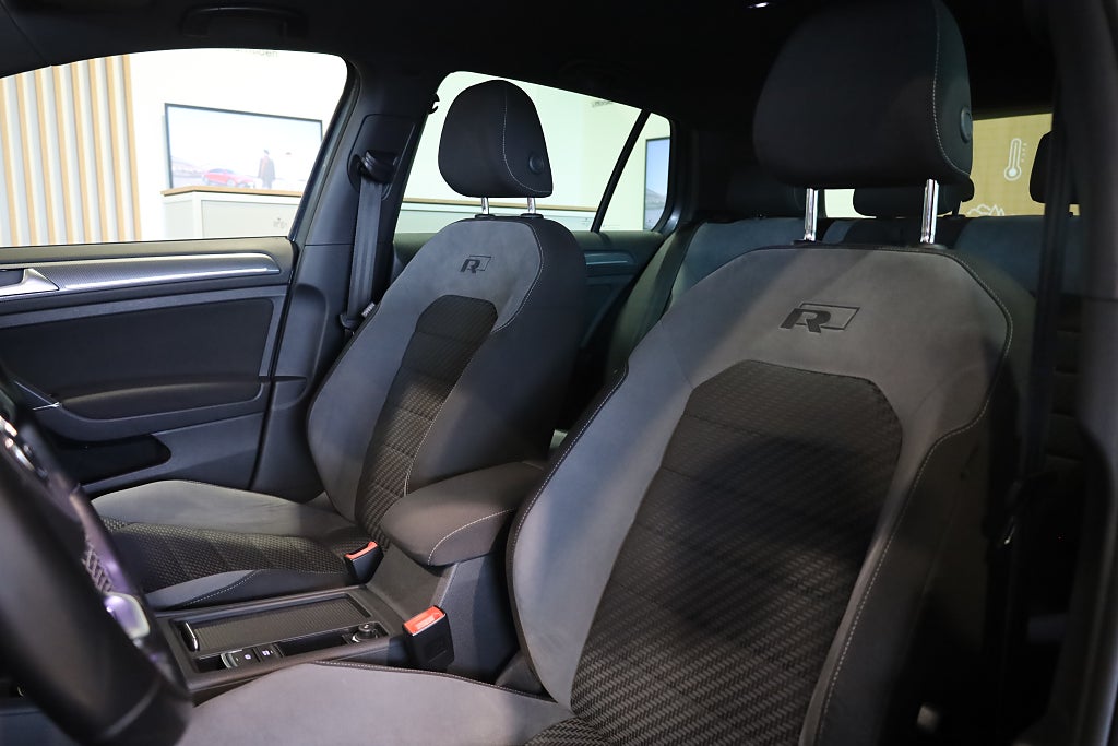 Volkswagen Golf I 5-dörrar 1.5 TSI 150HK R-Line M-Värme Kamera Plus-Pkt