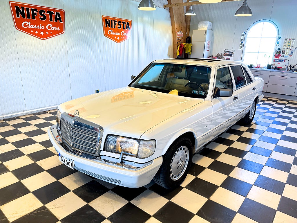 Mercedes-Benz S 560 SEL / W126