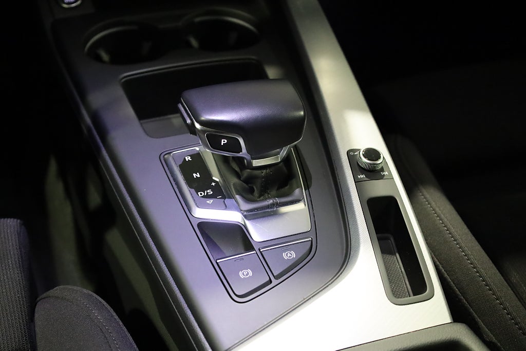 Audi A4 Avant 40 TDI 204hk Quattro | Drag | D-värm | Navi |