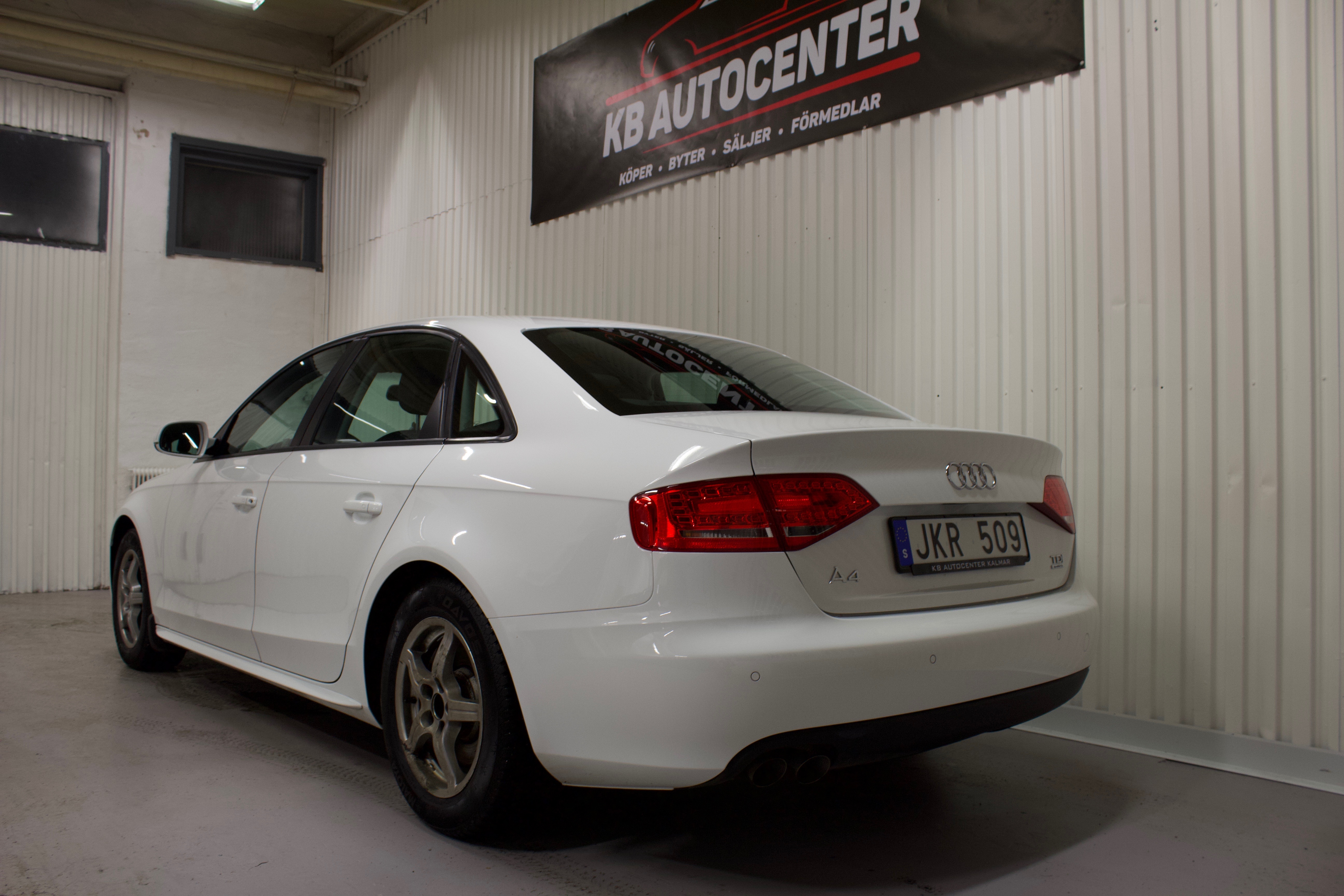 Audi A4 Sedan 2.0 TDI 2012, photo 6/55