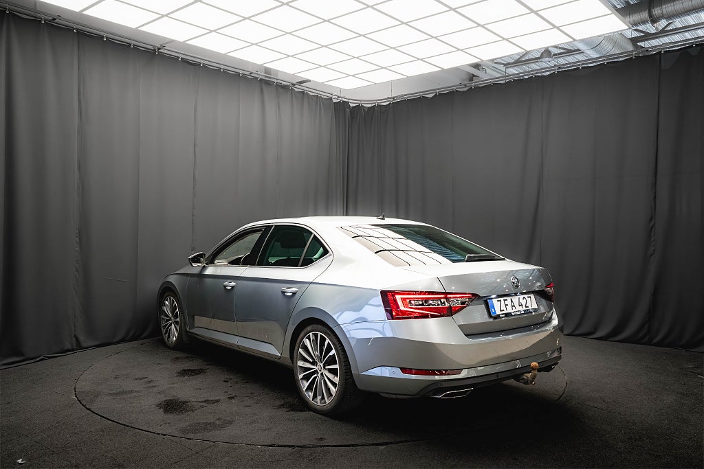 Skoda Superb 2.0 TSI 4x4 L&K PANO B-VÄRMARE LÄDER DRAG KAMERA 280hk