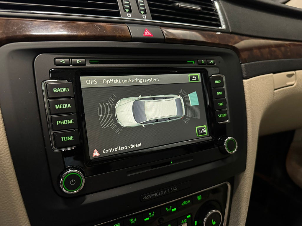 Skoda Superb Kombi 2.0 TDI 4x4 Alldrive *3,99%* Pano Drag Värmare