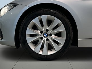 BMW 318D Touring Drag Psens Extraljus GPS Mvärm Elbaklucka SoV – bild 14