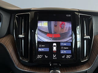 Volvo XC60 B4 AWD Momentum Advanced S&V-hjul Värmare Drag Kamera – bild 15