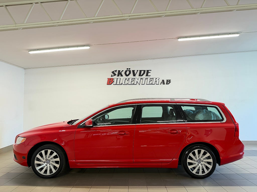 Volvo V70 T4 Summum/Nyservad/Dragkrok/KeylessGO/Motor&Kupevärmare