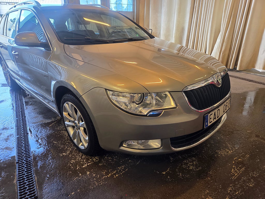 Skoda Superb Kombi 2.0 TDI 17700 Mil Nykamrem Euro 5