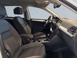 Volkswagen Tiguan 2.0 TSI OPF 4M R-Line Black Drag Värmare Kamera S&Vhjul – bild 9