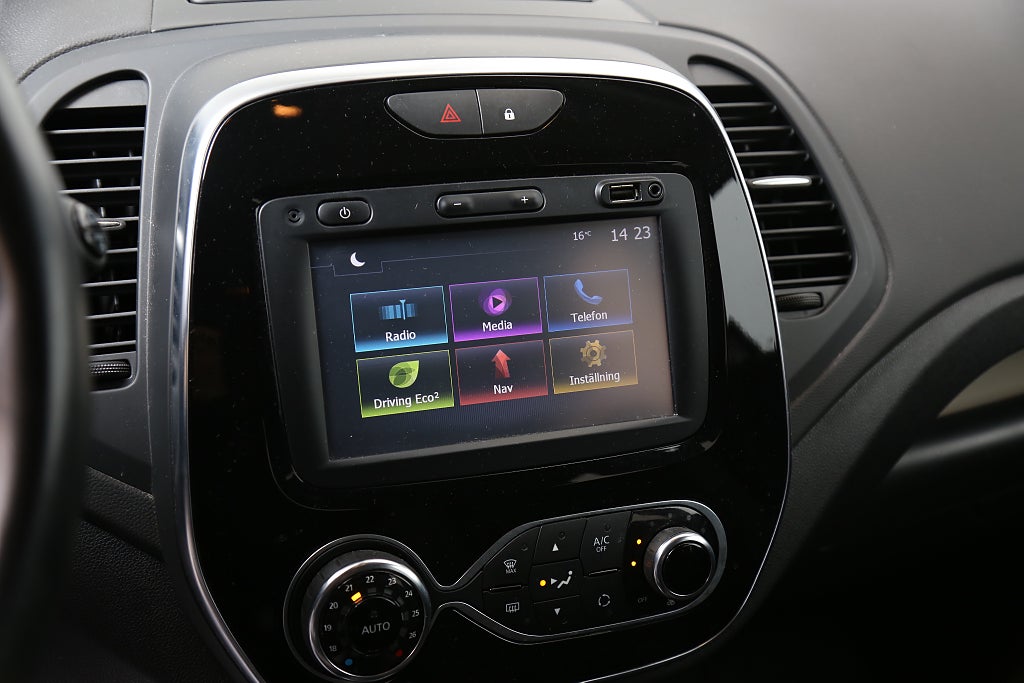 Renault Captur TCe 90hk Intens PDC Keyless Kamera Navi Dragkrok 2019