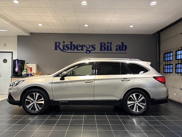 Subaru Outback 2.5 4WD Summit M-värm, Ledramp, Drag & V-Hjul!