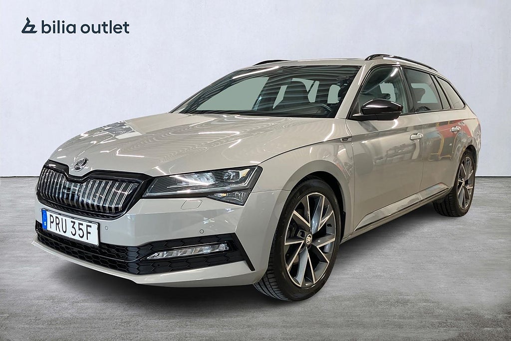 Skoda Superb iV Kombi 1.4 TSI Sportline Pano Cockpit Drag Värmare 
